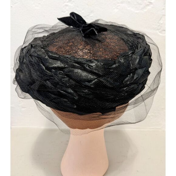Vintage "Black Widow" Mid-Century Woven Raffia, Netting & Velvet Bow Pillbox Hat - Picture 6 of 11